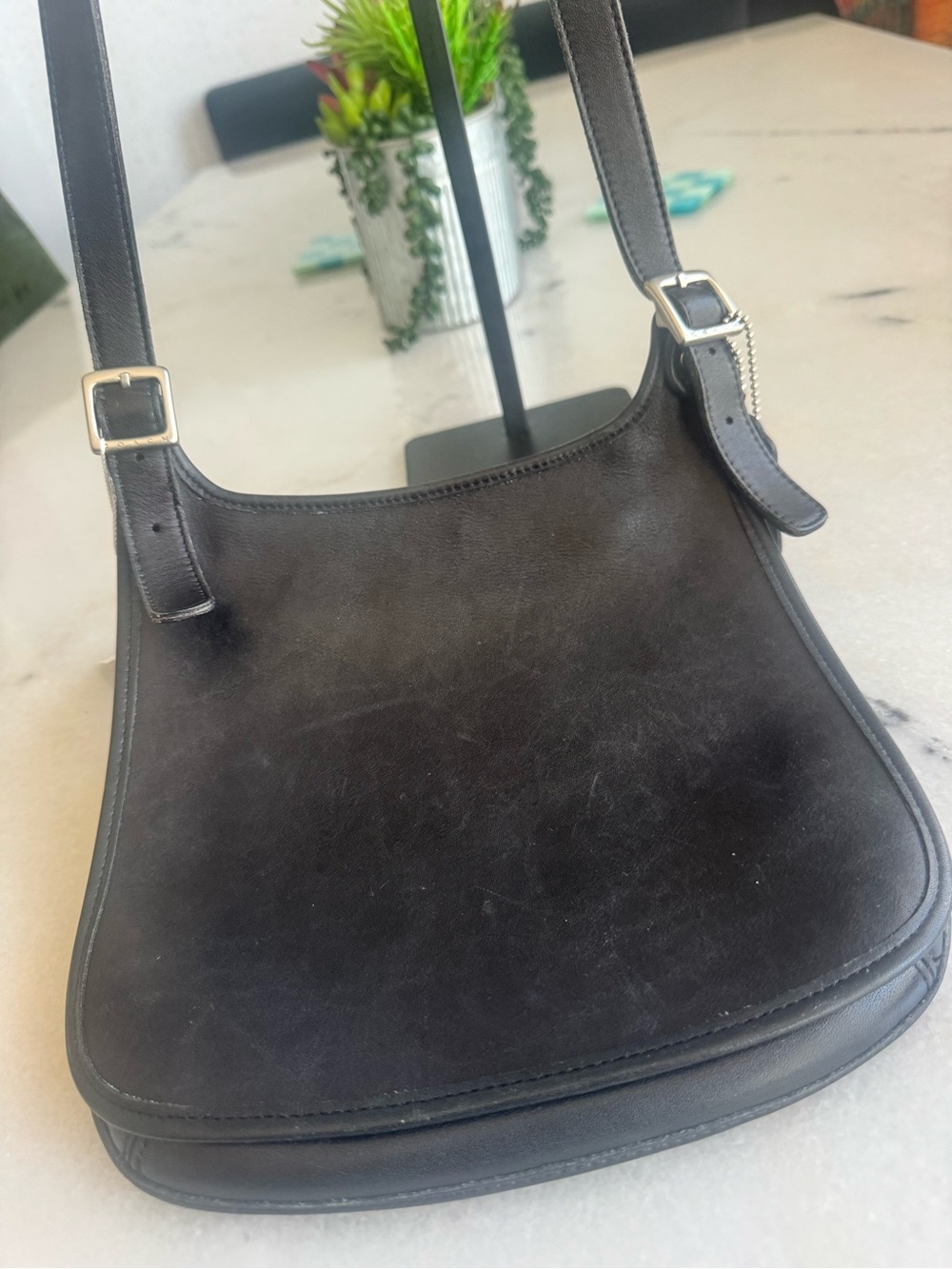Vintage Coach 9135 Slim
Hippie Flap Crossbody
Black Leather
